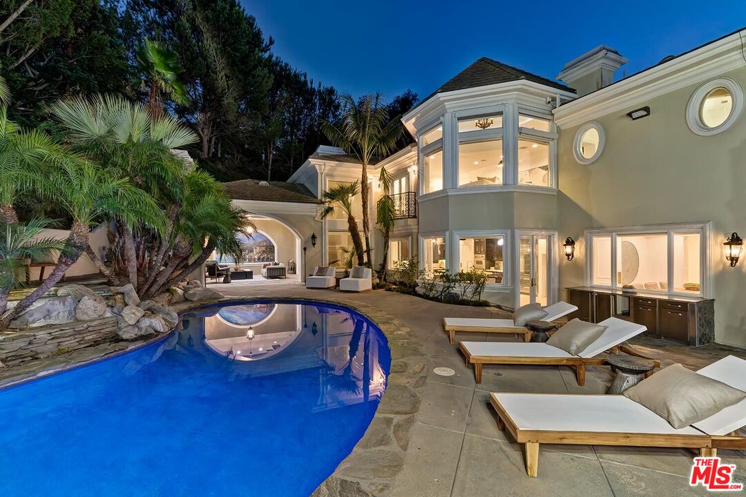 732 Saint Katherine Dr