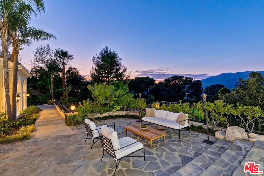 732 Saint Katherine Dr