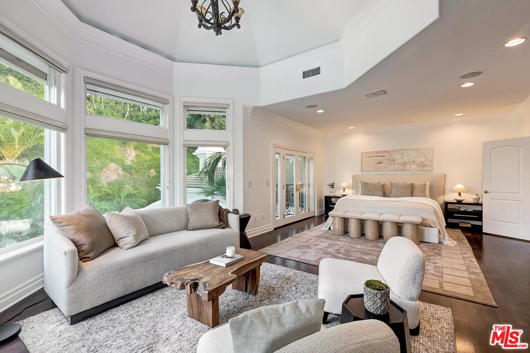 732 Saint Katherine Dr