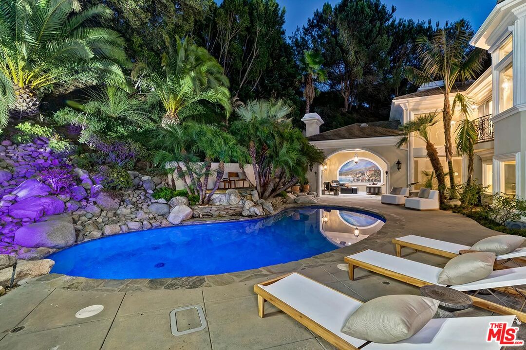 732 Saint Katherine Dr