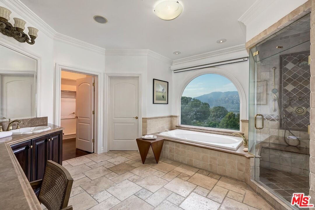 732 Saint Katherine Dr