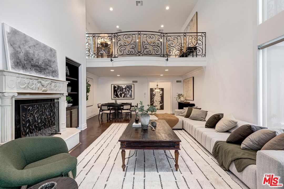 732 Saint Katherine Dr