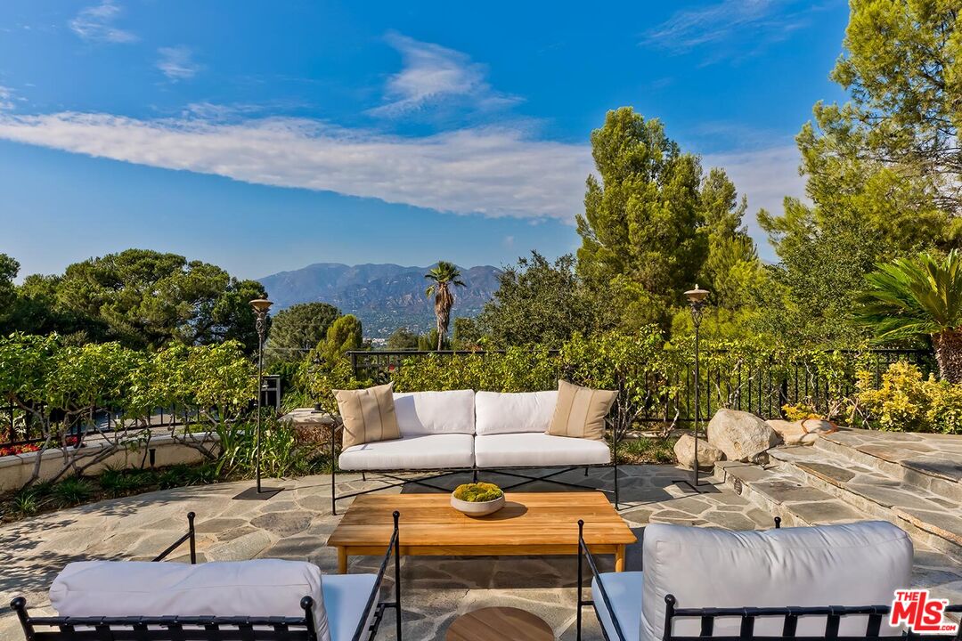 732 Saint Katherine Dr