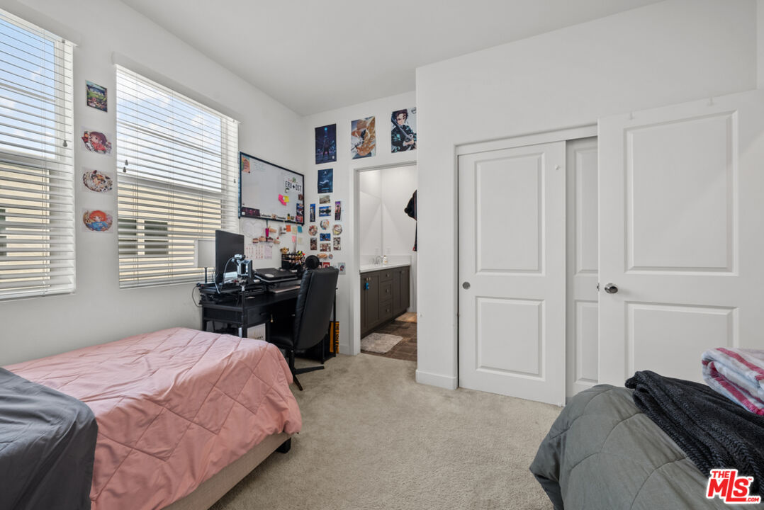 27034 Hummingbird Ln