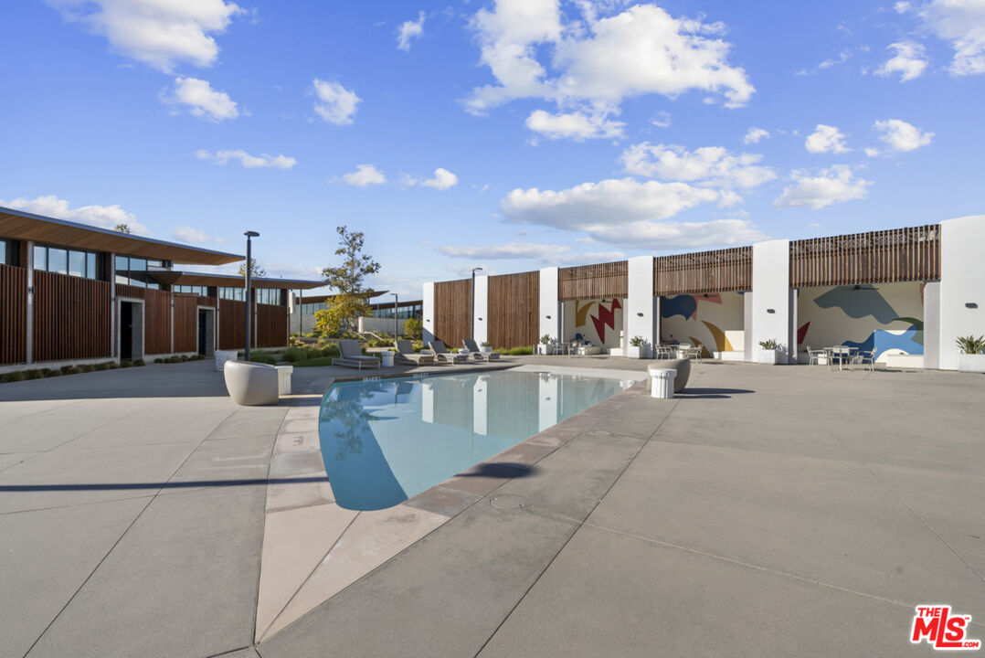 27034 Hummingbird Ln