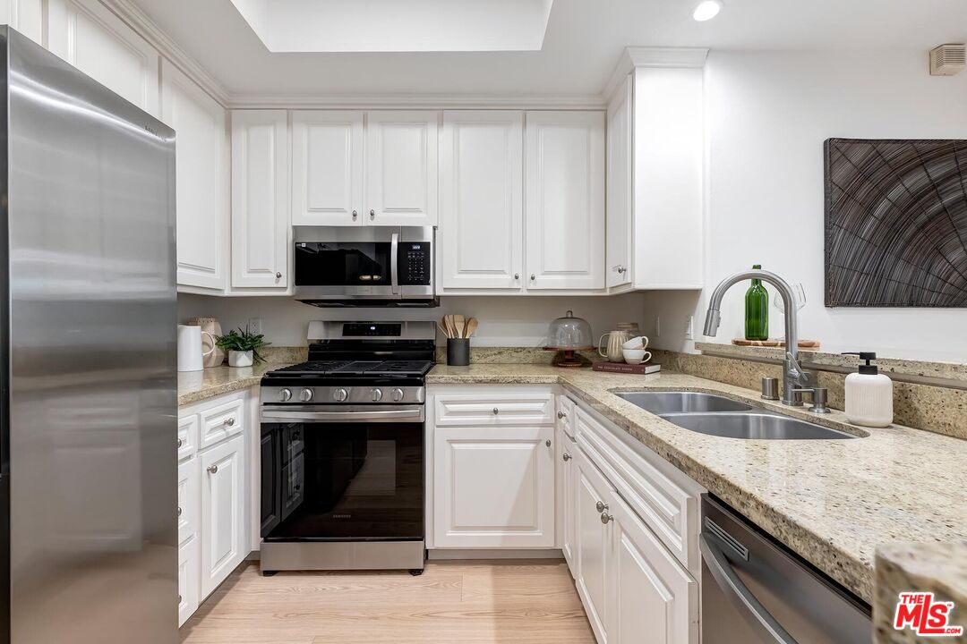 1522 S Saltair Ave Unit: 101