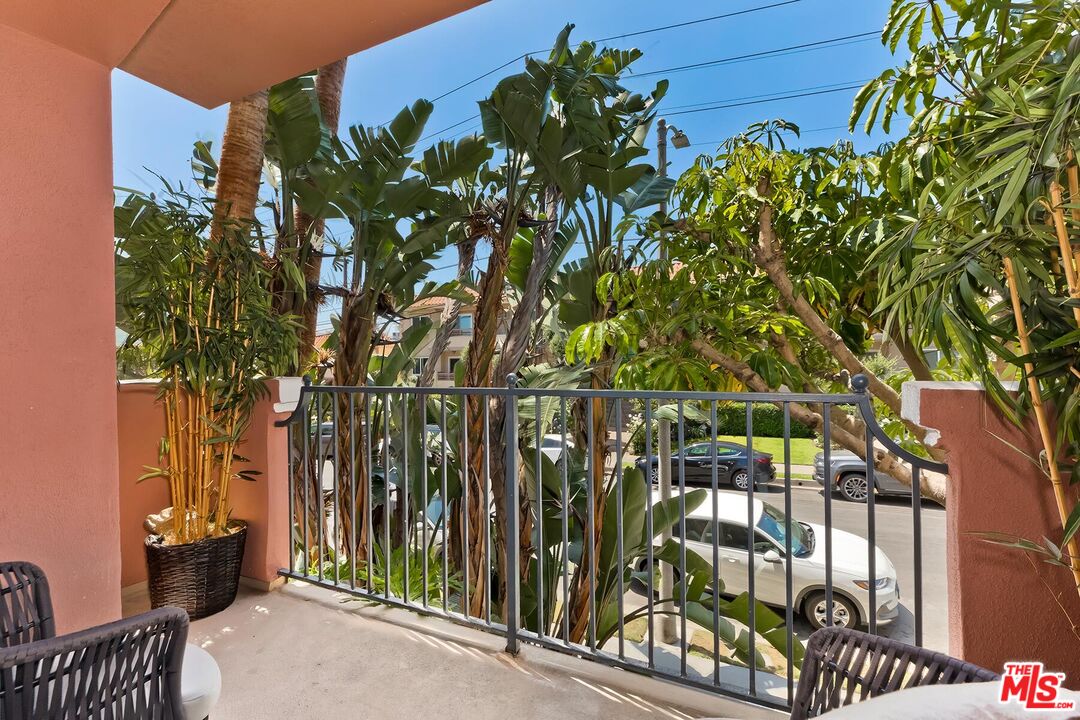 1522 S Saltair Ave Unit: 101