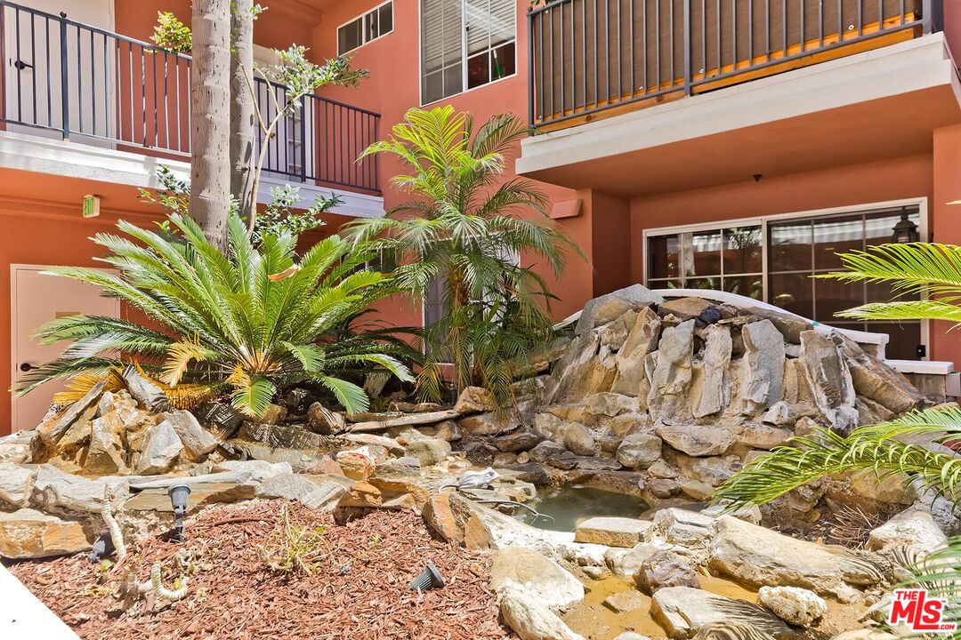 1522 S Saltair Ave Unit: 101