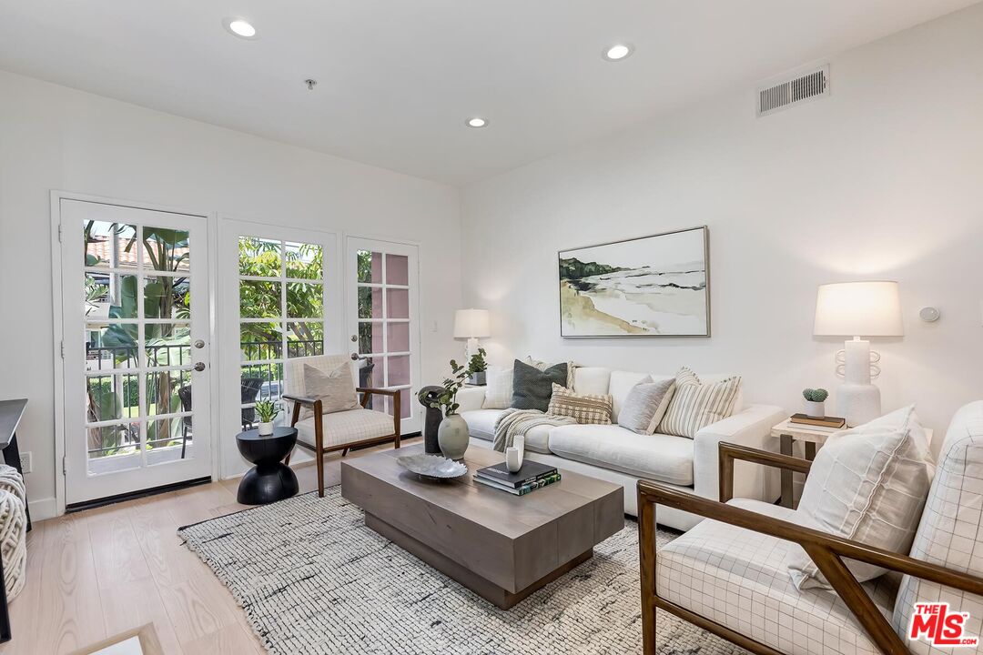 1522 S Saltair Ave Unit: 101