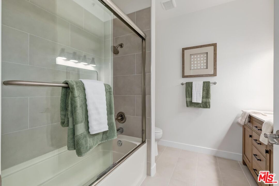 1522 S Saltair Ave Unit: 101