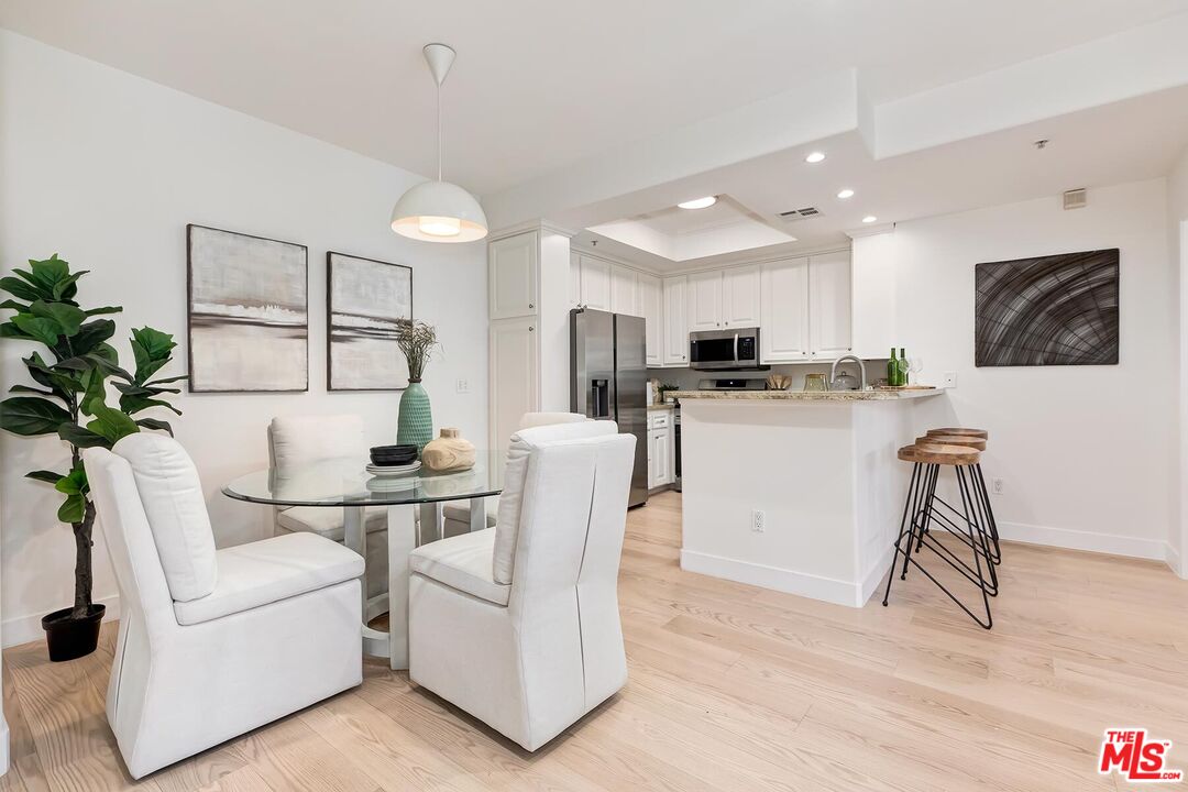 1522 S Saltair Ave Unit: 101