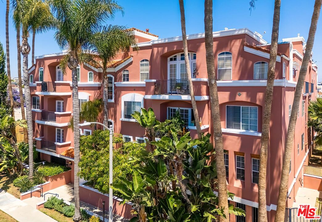 1522 S Saltair Ave Unit: 101