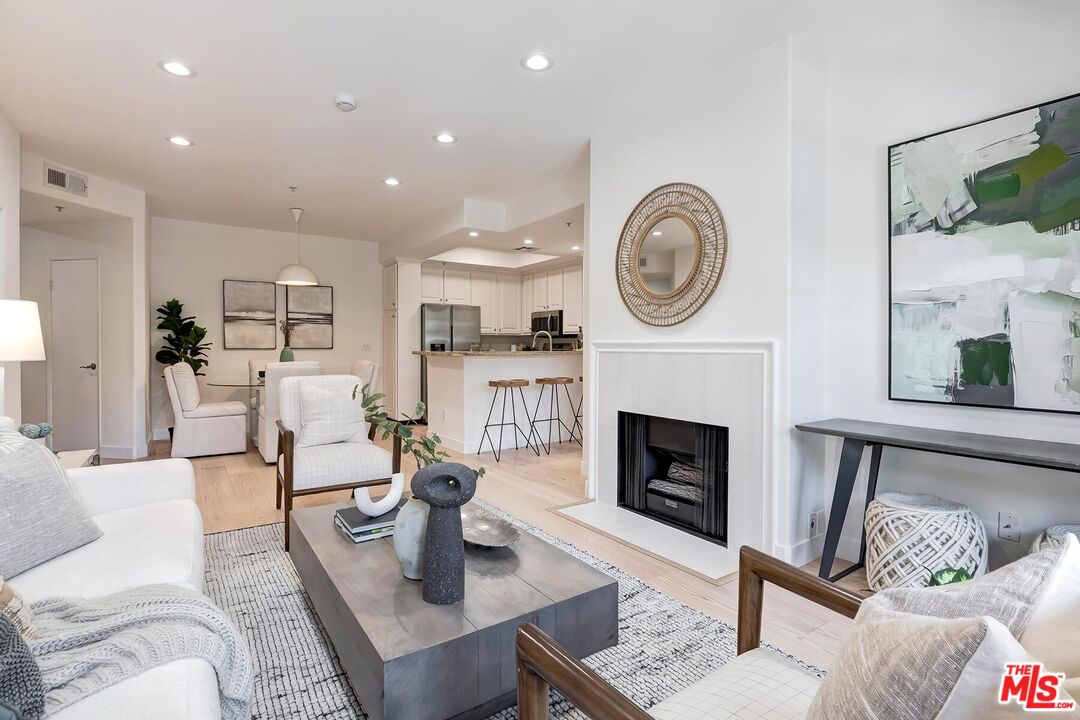 1522 S Saltair Ave Unit: 101