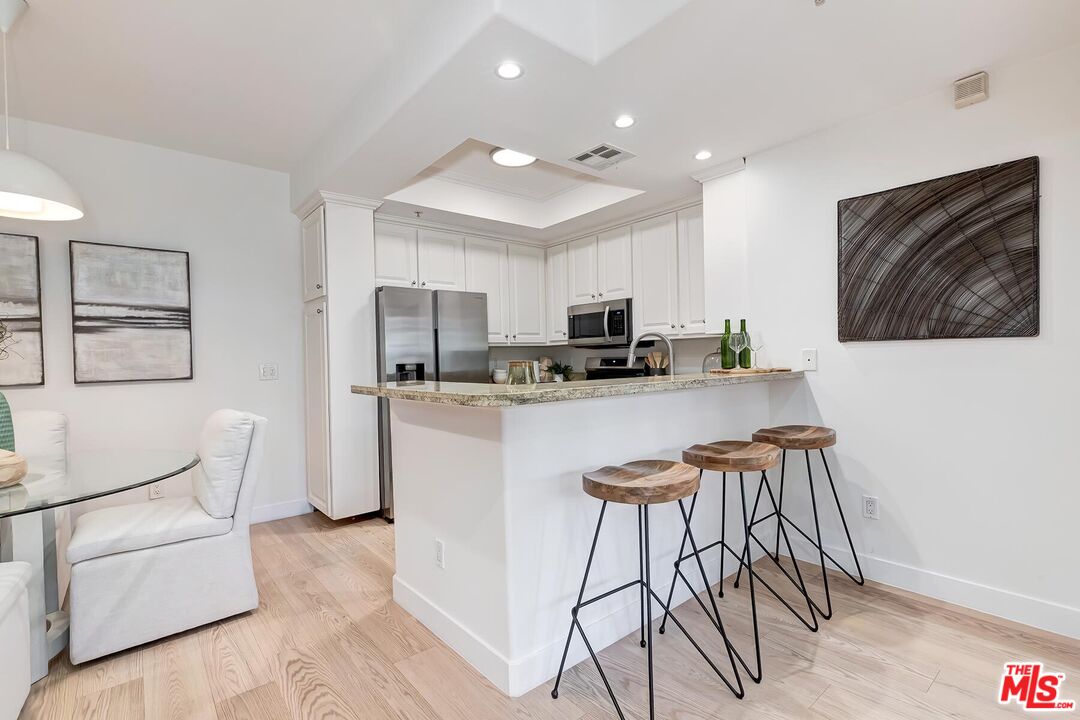 1522 S Saltair Ave Unit: 101