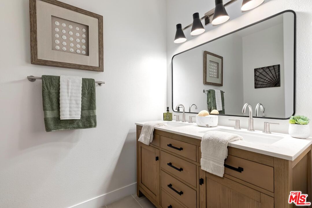 1522 S Saltair Ave Unit: 101