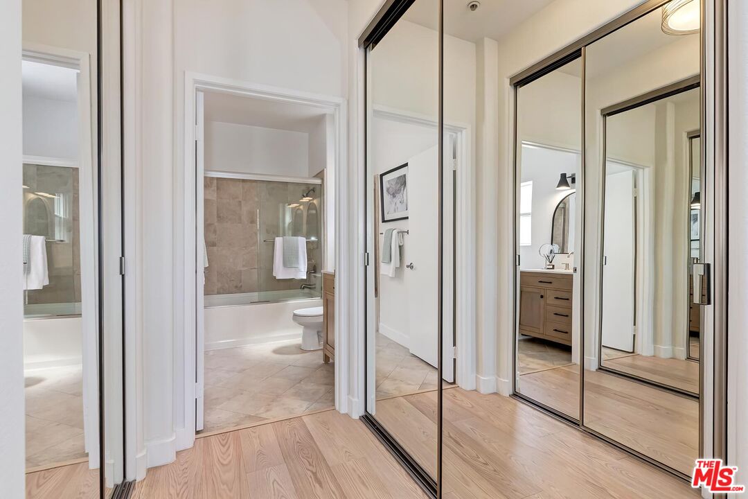 1522 S Saltair Ave Unit: 101