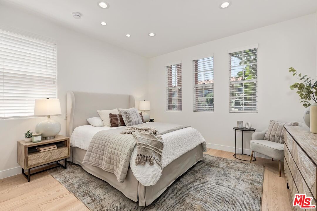 1522 S Saltair Ave Unit: 101