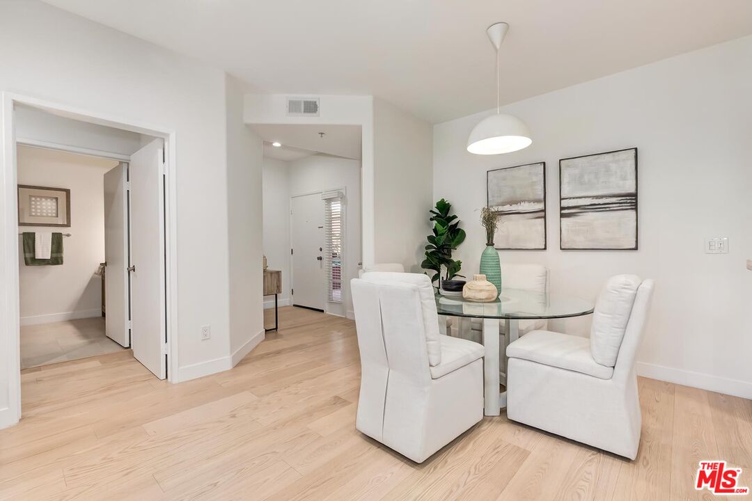 1522 S Saltair Ave Unit: 101