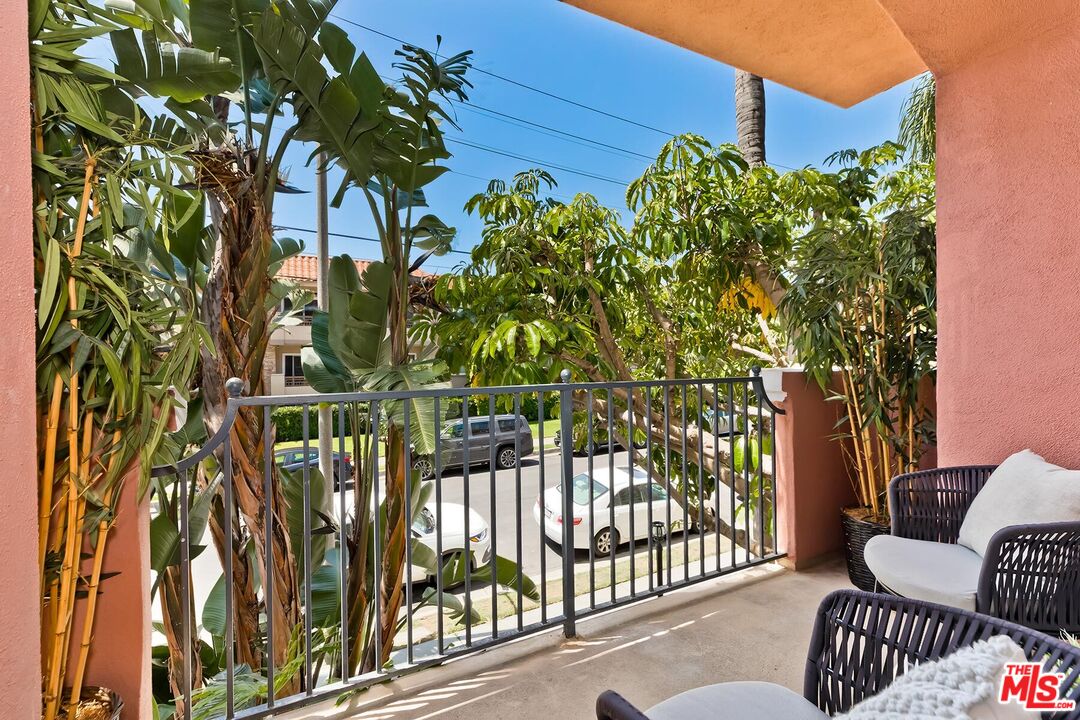 1522 S Saltair Ave Unit: 101