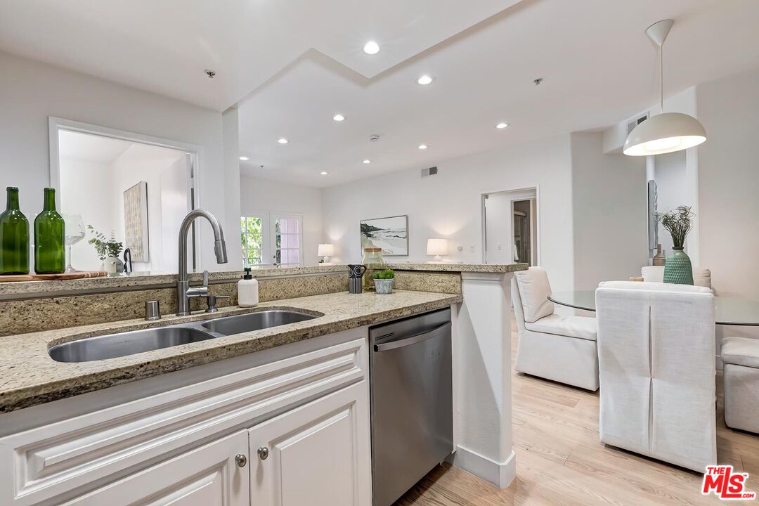 1522 S Saltair Ave Unit: 101