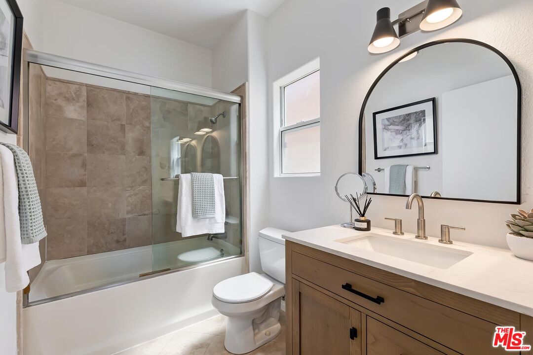 1522 S Saltair Ave Unit: 101