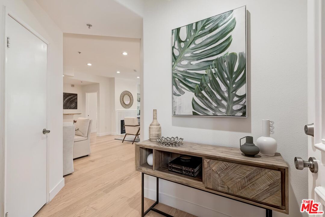 1522 S Saltair Ave Unit: 101