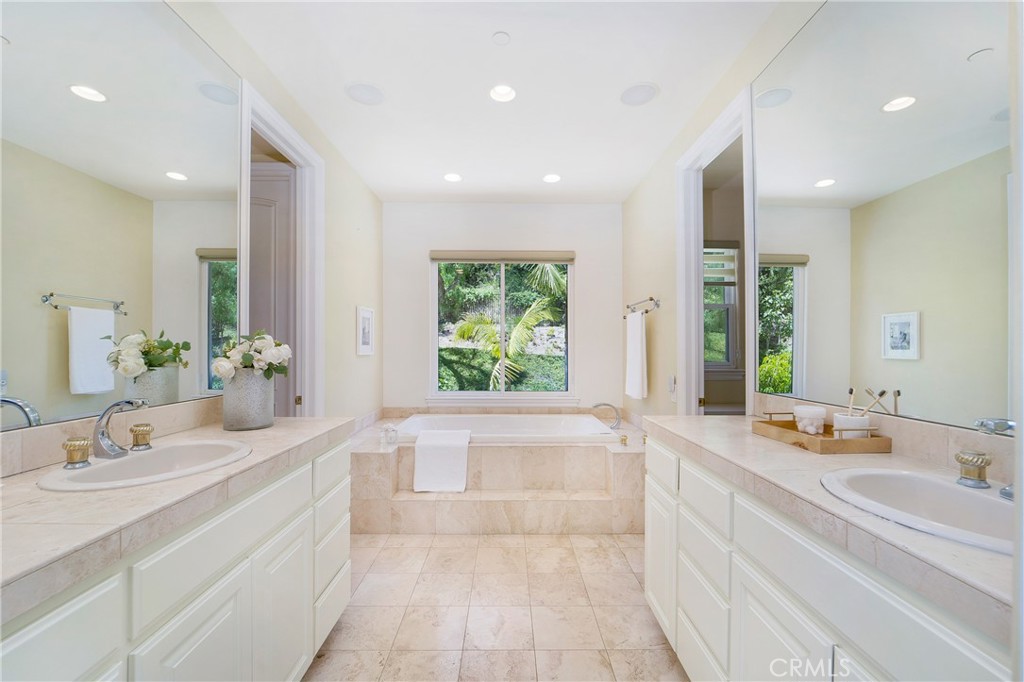 4235 E Cerro Villa Drive