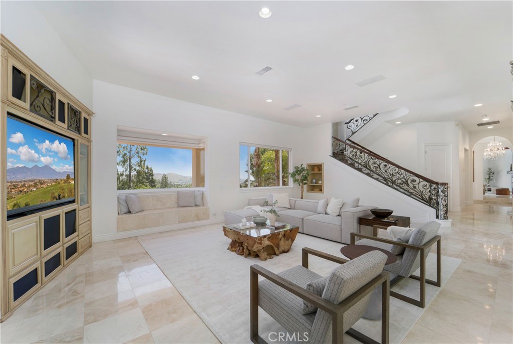 4235 E Cerro Villa Drive