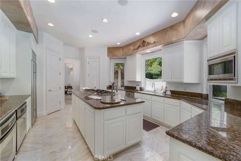 4235 E Cerro Villa Drive