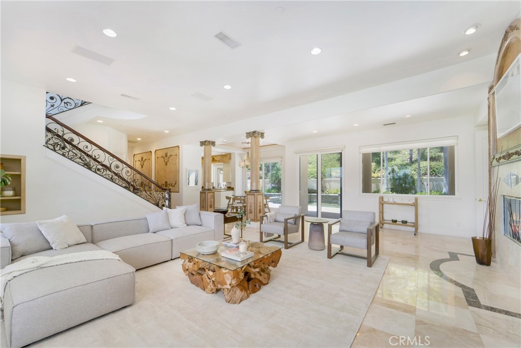 4235 E Cerro Villa Drive