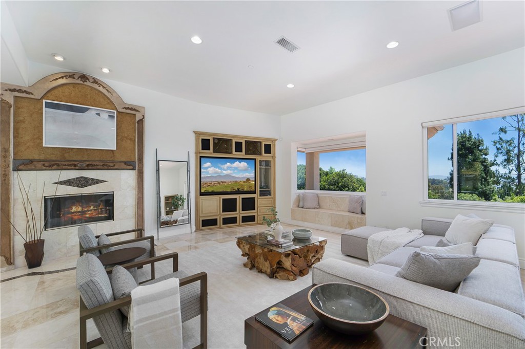 4235 E Cerro Villa Drive