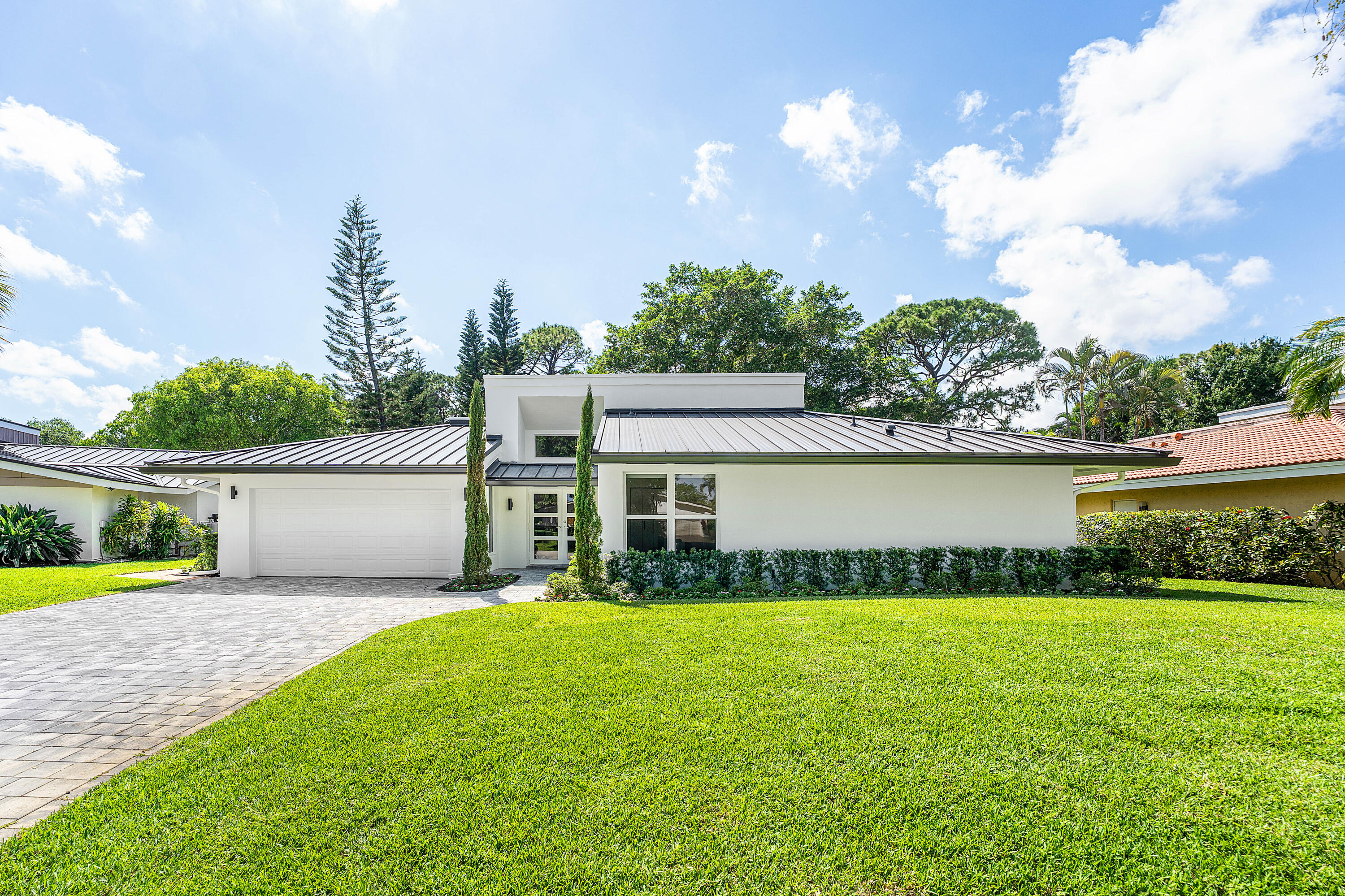 654 W Lakewoode Cir W