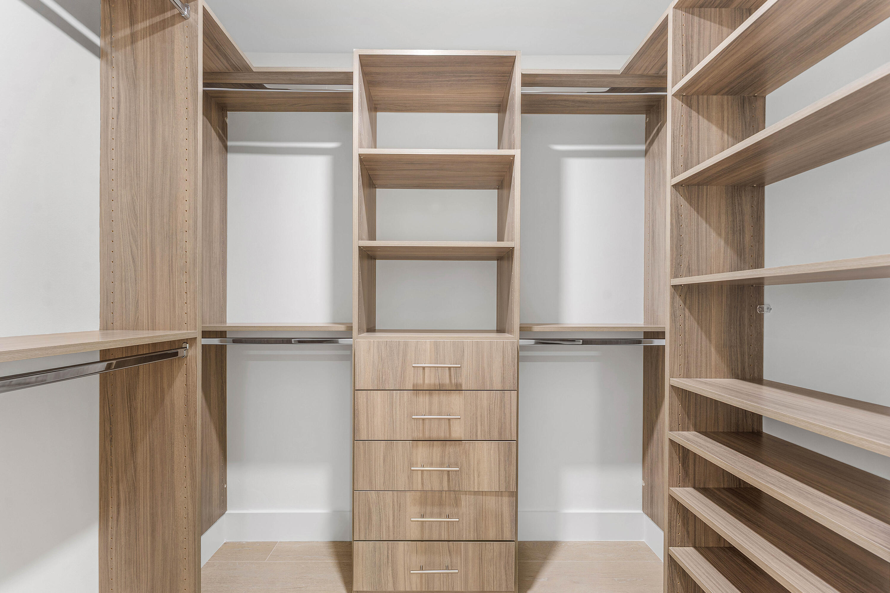 654 W Lakewoode Cir W