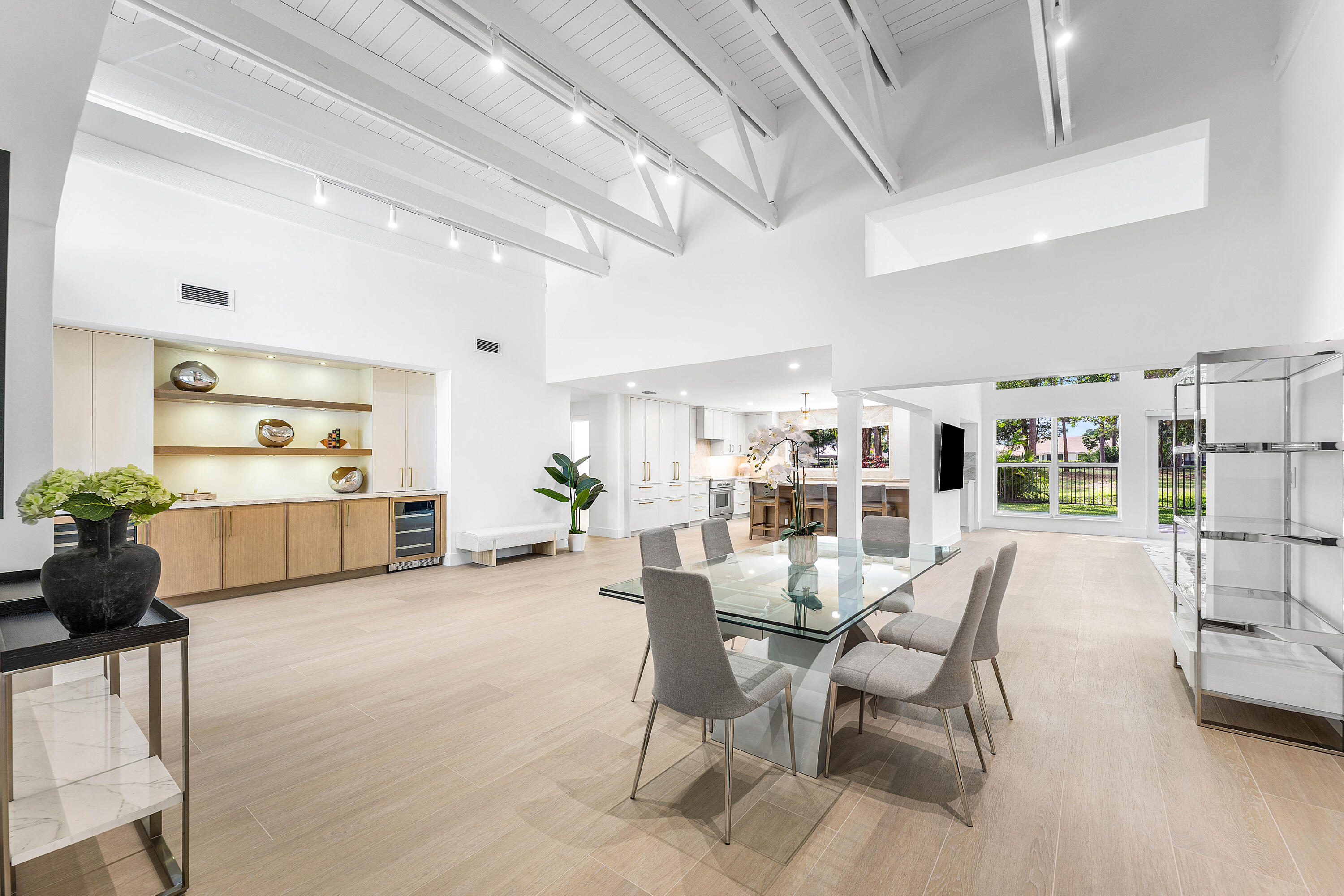 654 W Lakewoode Cir W