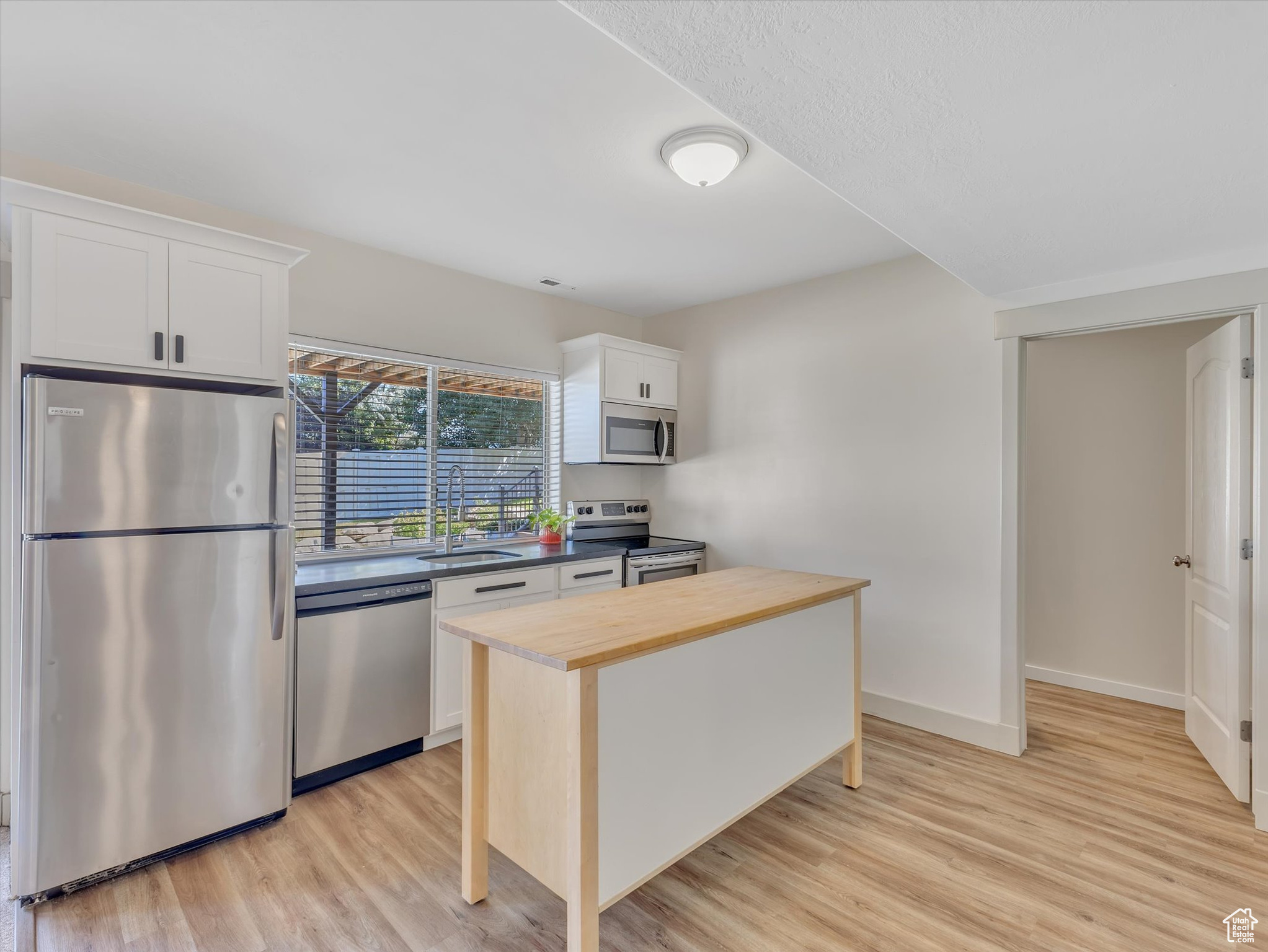 425 E BREW RD