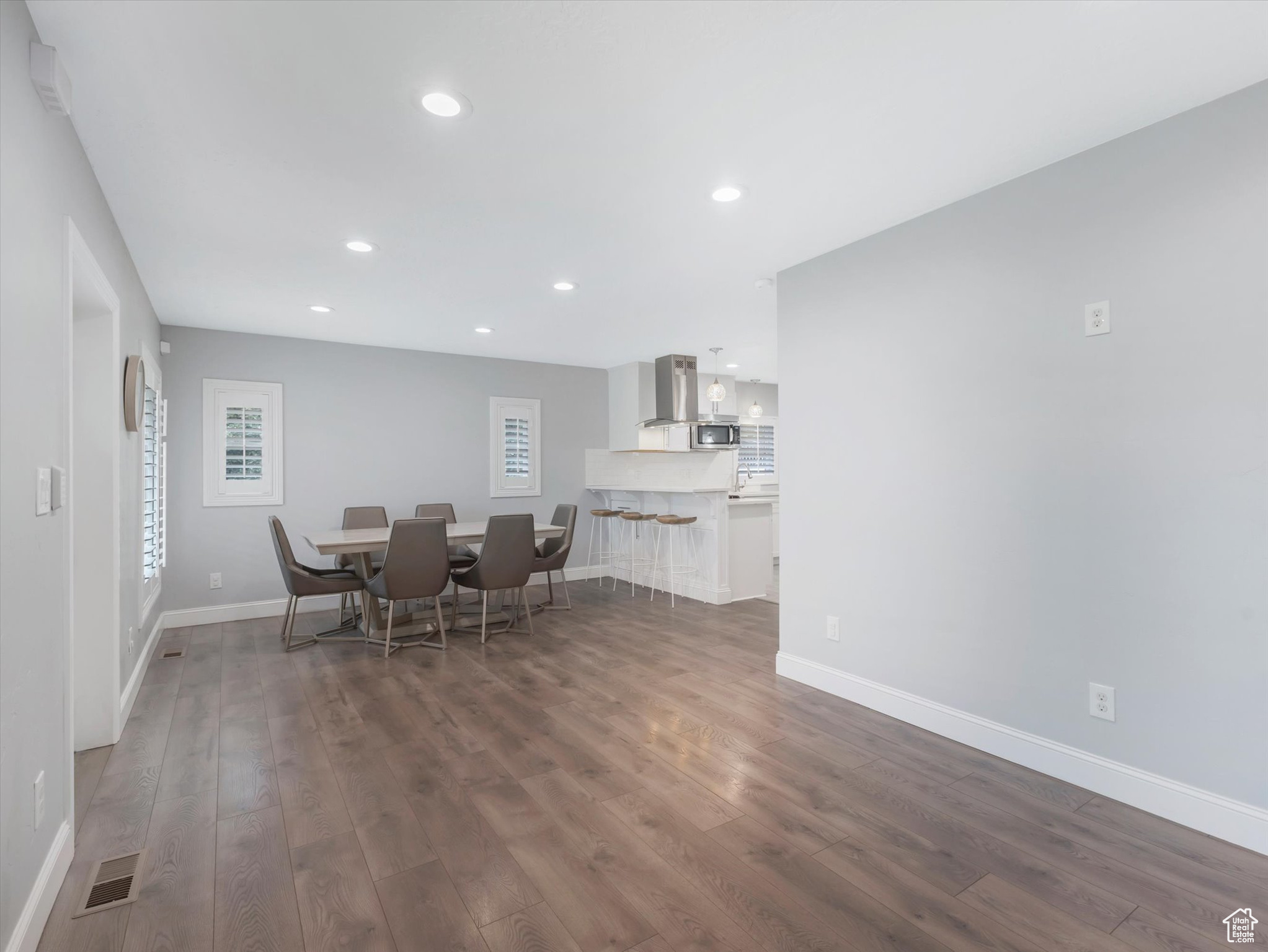 850 E ELM AVE