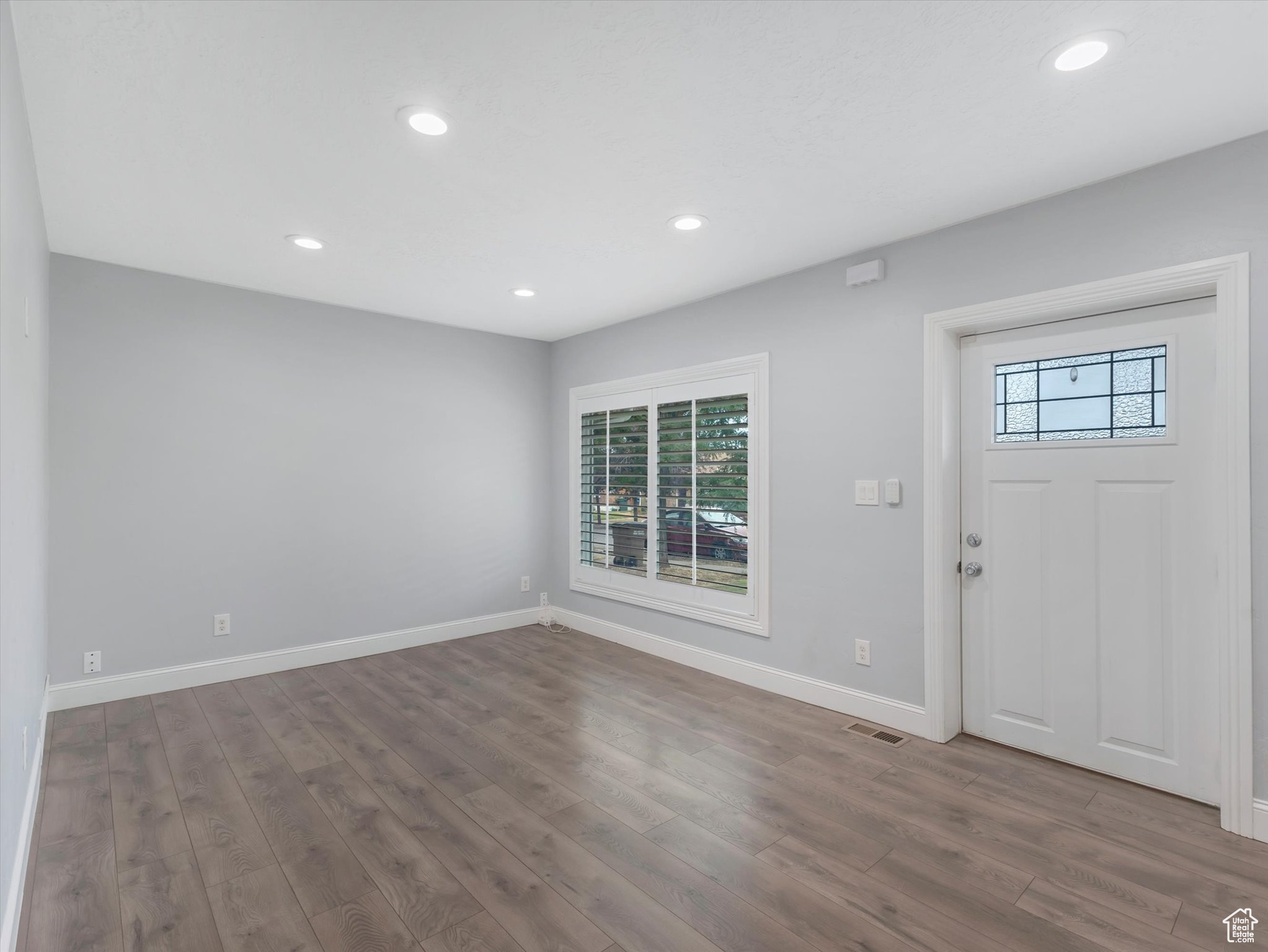 850 E ELM AVE