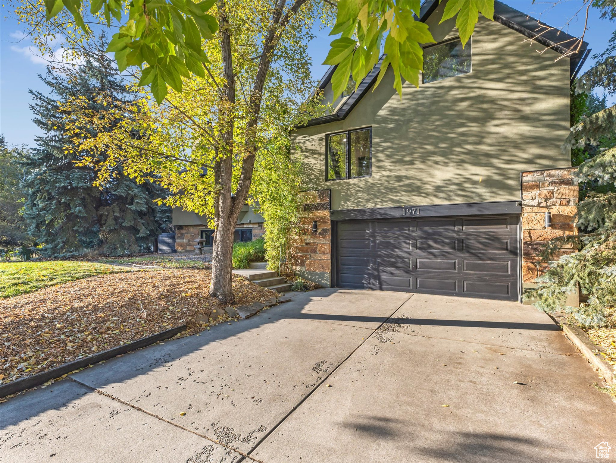 1971 E FOREST CREEK LN