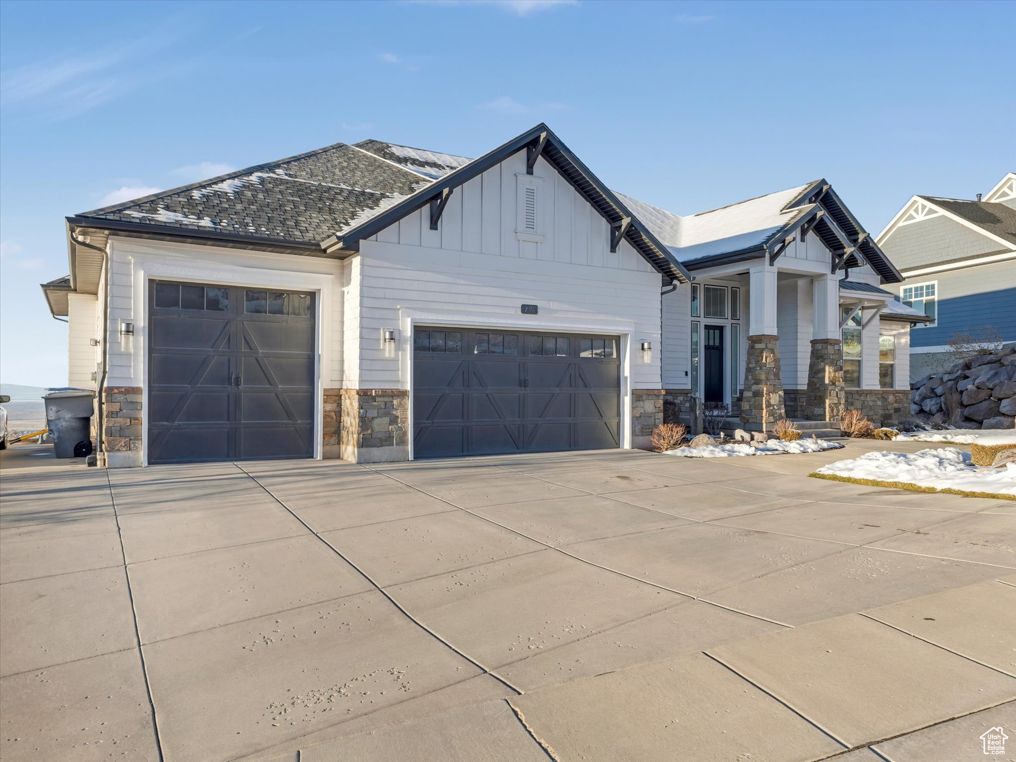 235 E PARKWAY CIR
