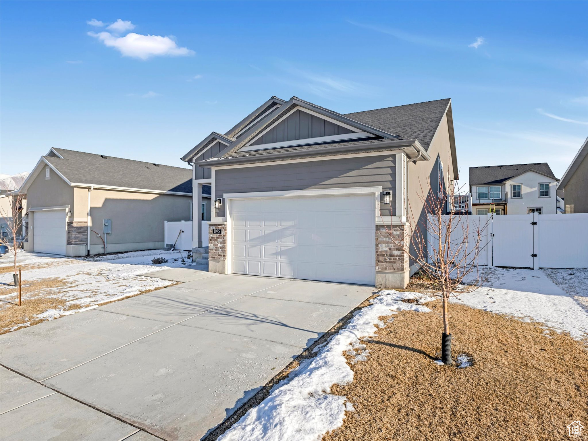 1075 W SAGEWOOD DR