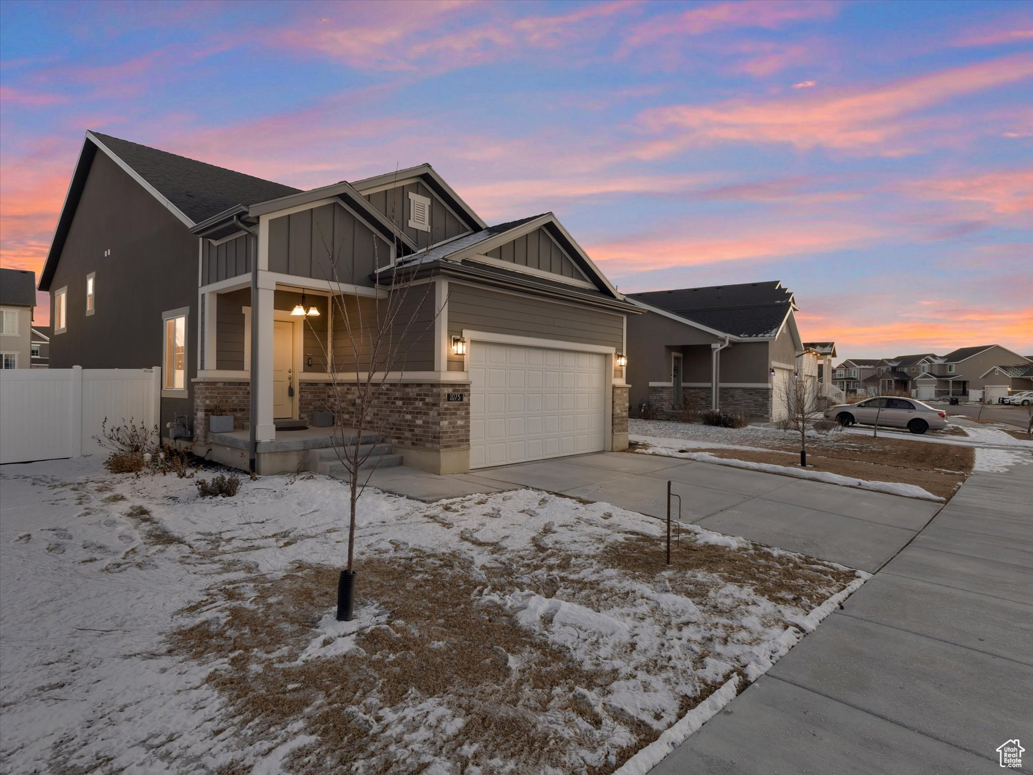 1075 W SAGEWOOD DR