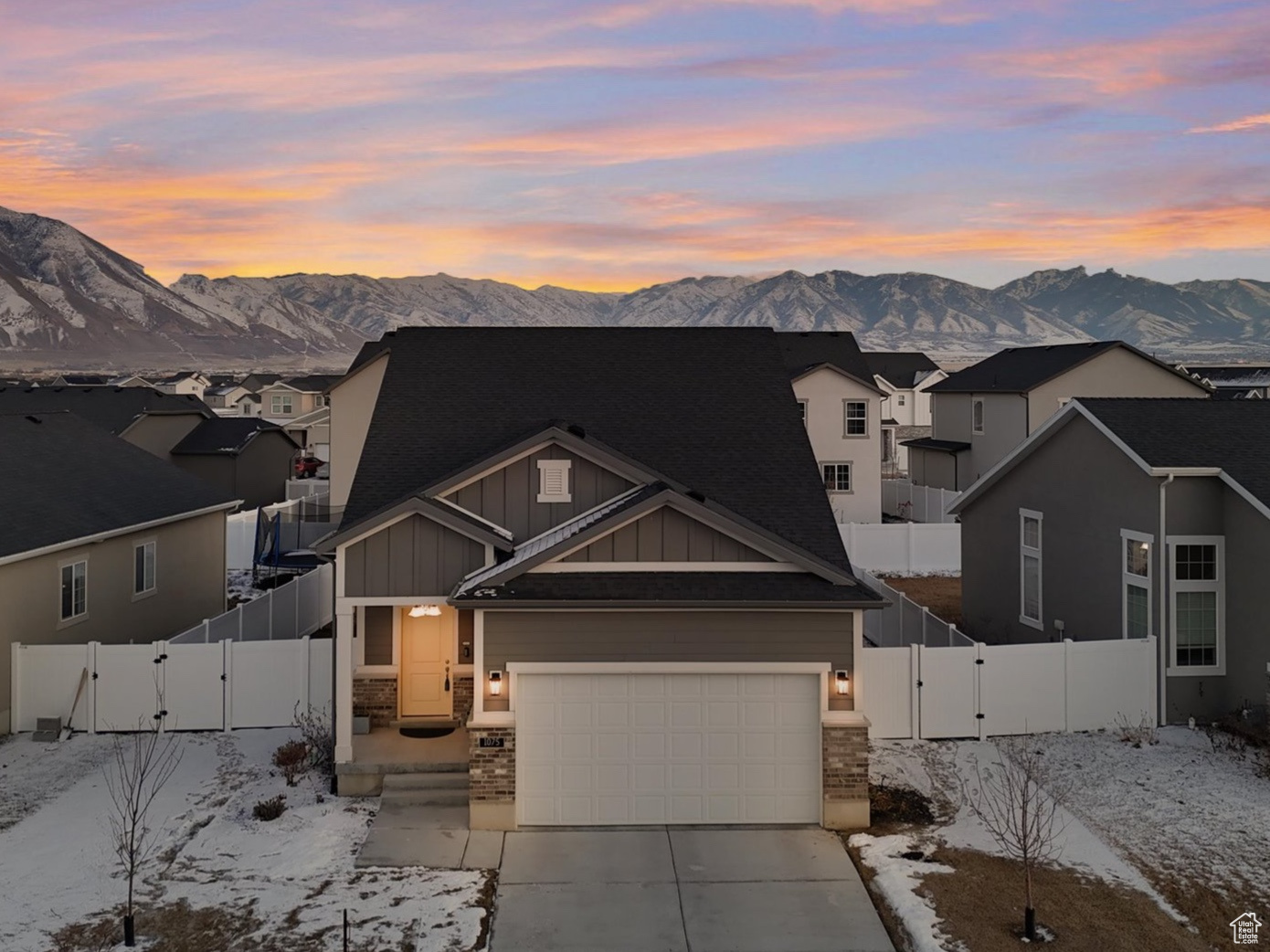 1075 W SAGEWOOD DR