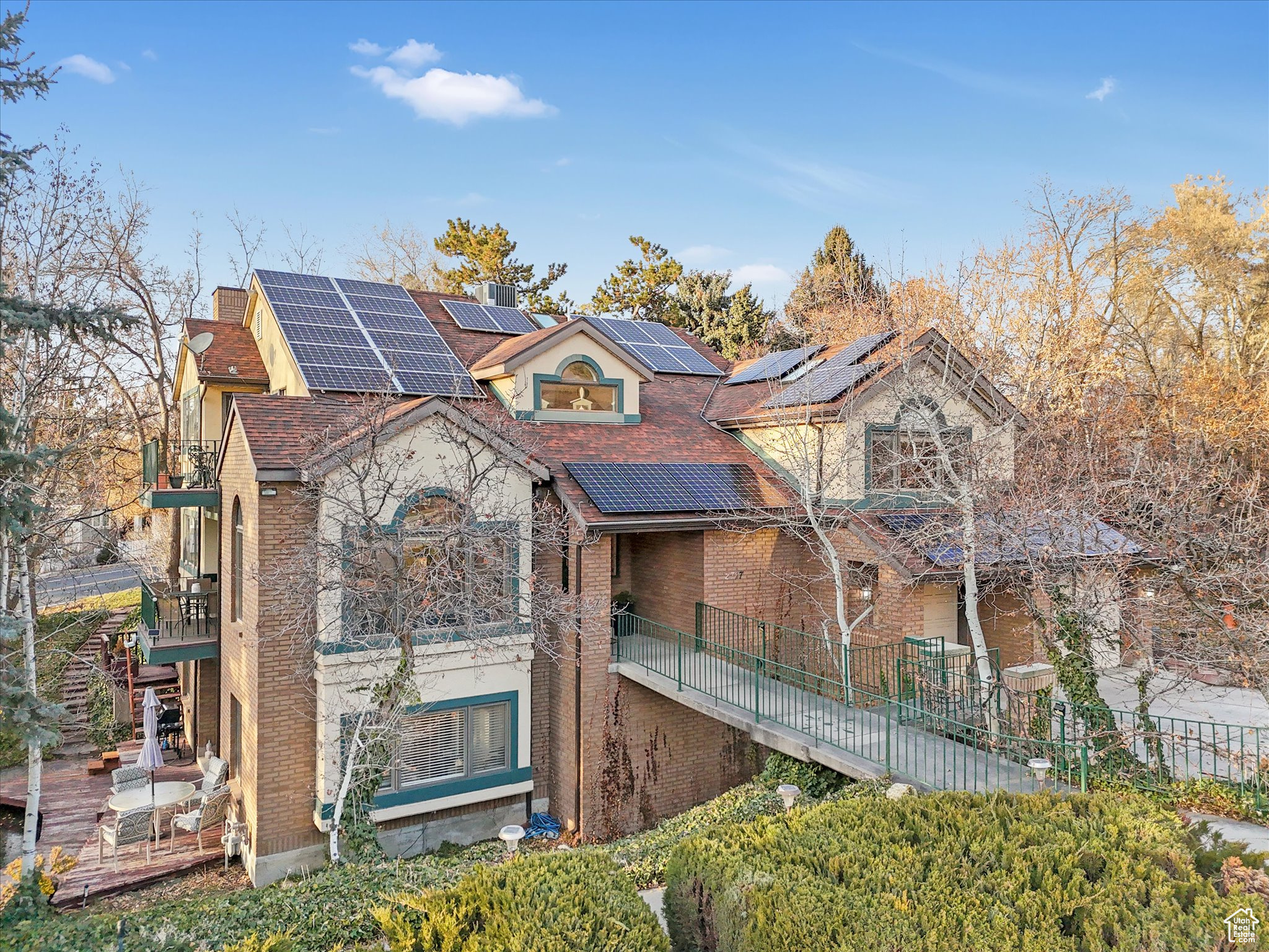 2717 E MORAINE CIR