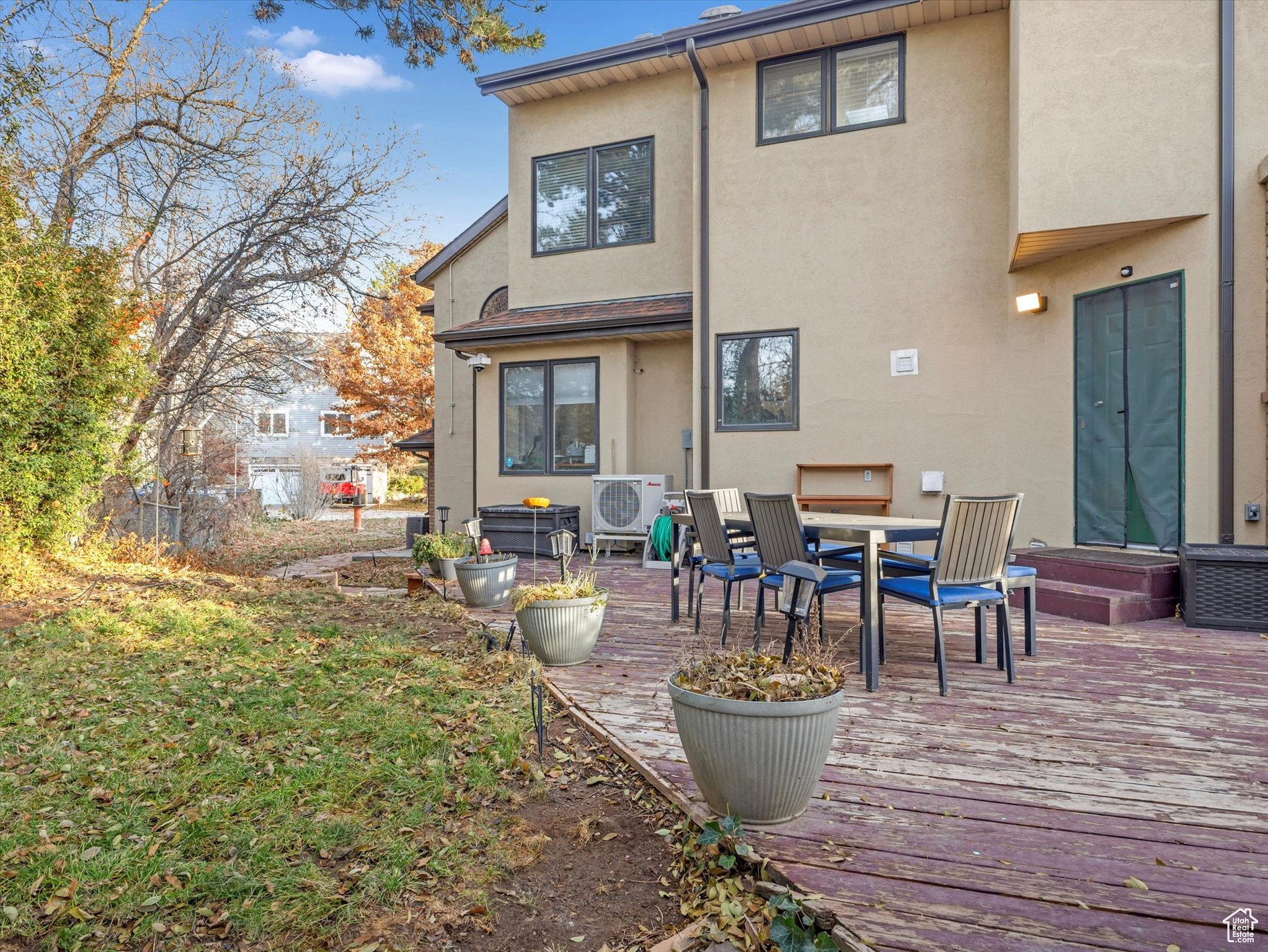 2717 E MORAINE CIR