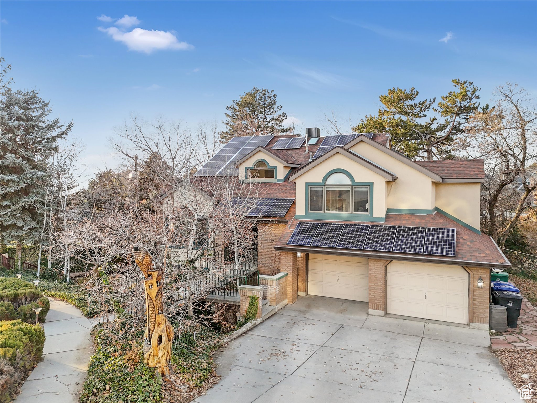 2717 E MORAINE CIR