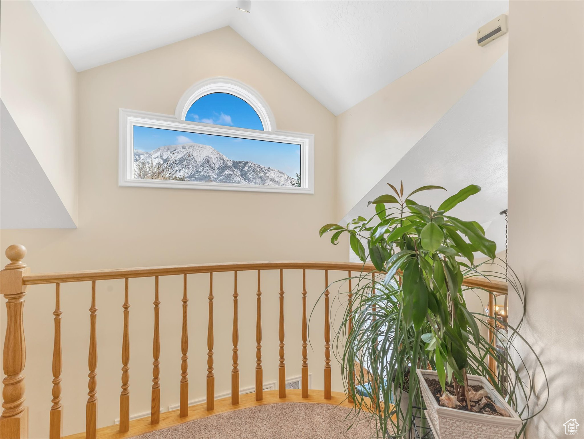 2717 E MORAINE CIR
