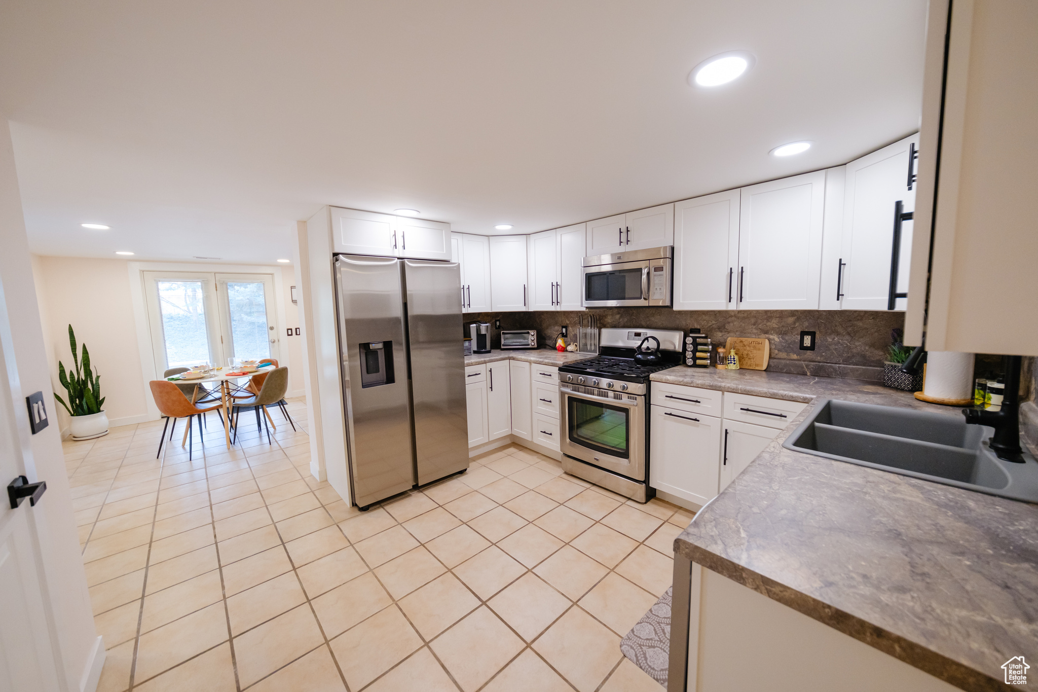 2717 E MORAINE CIR