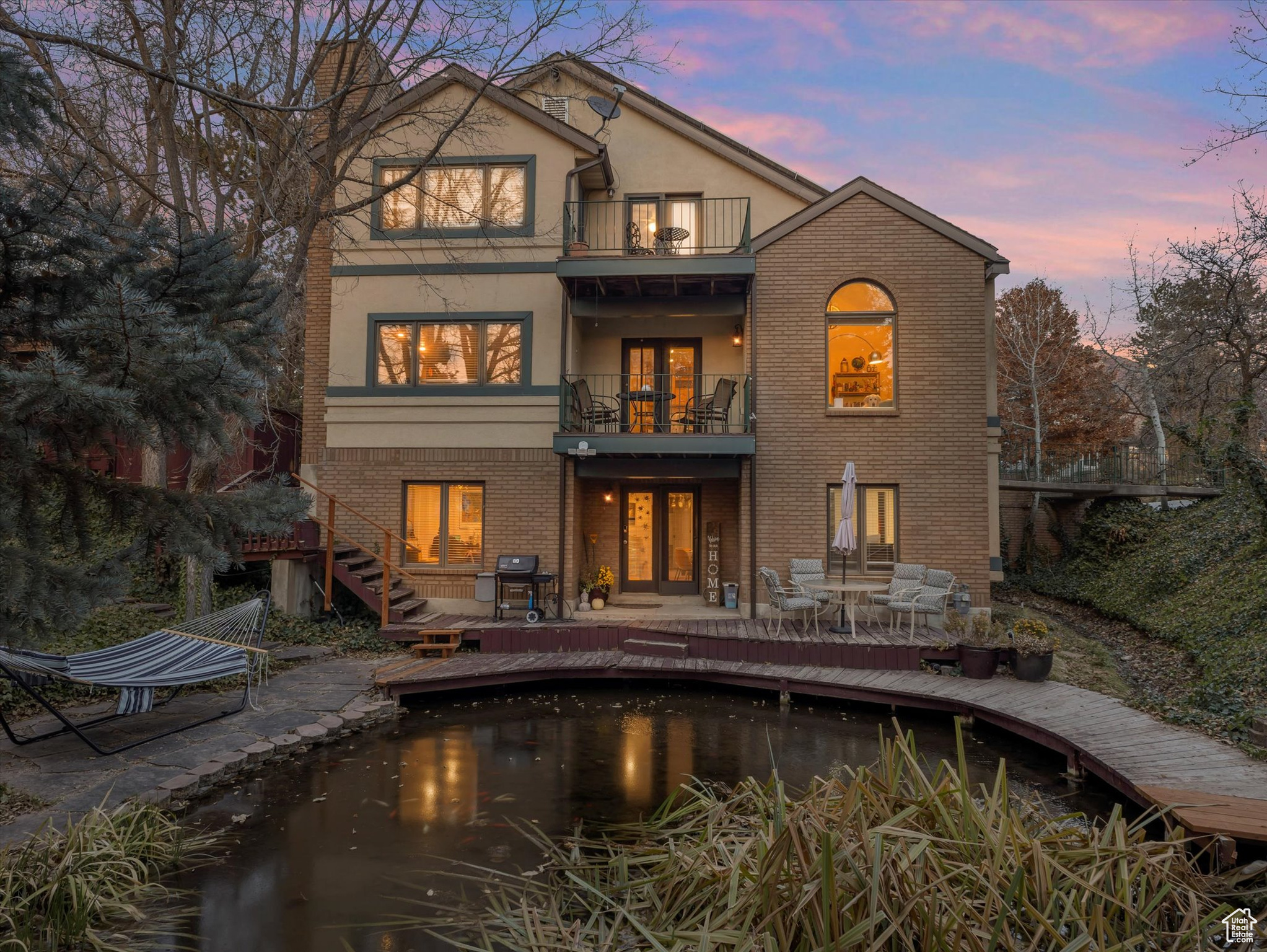 2717 E MORAINE CIR