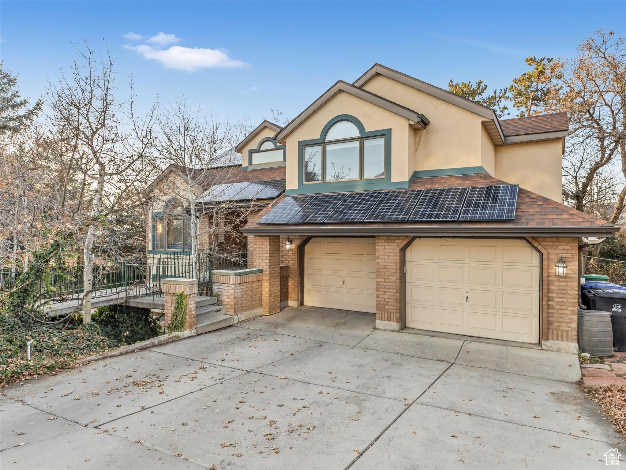 2717 E MORAINE CIR