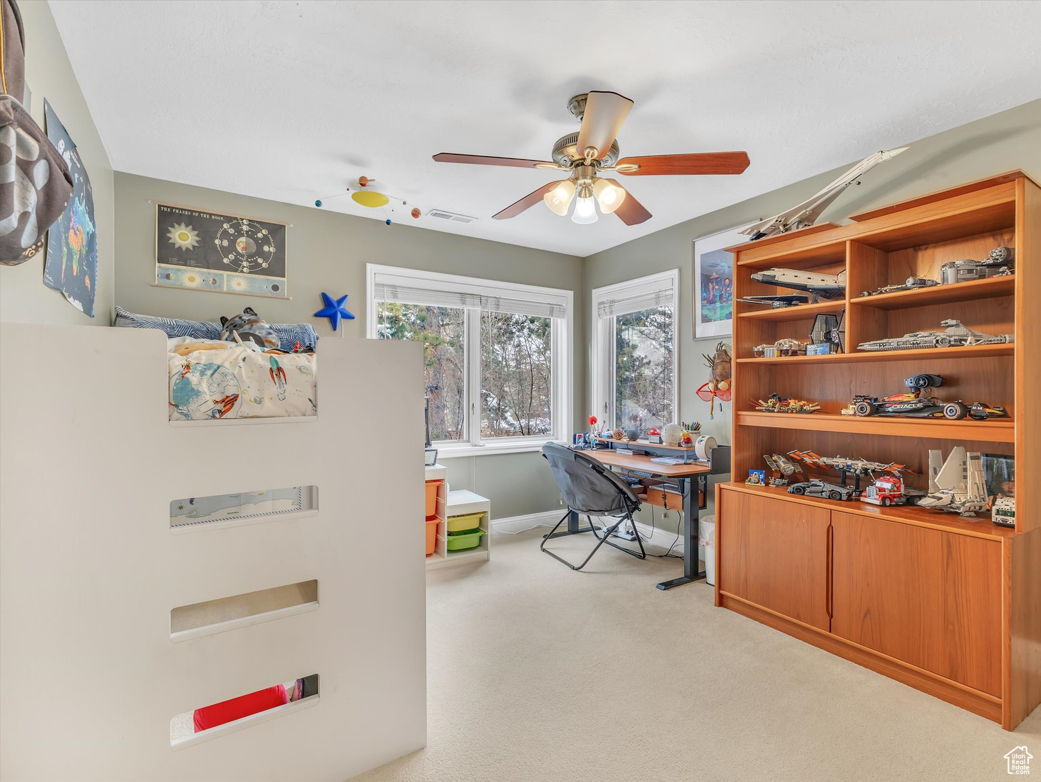 2717 E MORAINE CIR